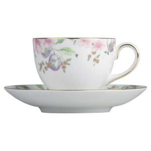 Wedgwood Sweet Plum Teekuppi Leigh Ilman Lautasta
